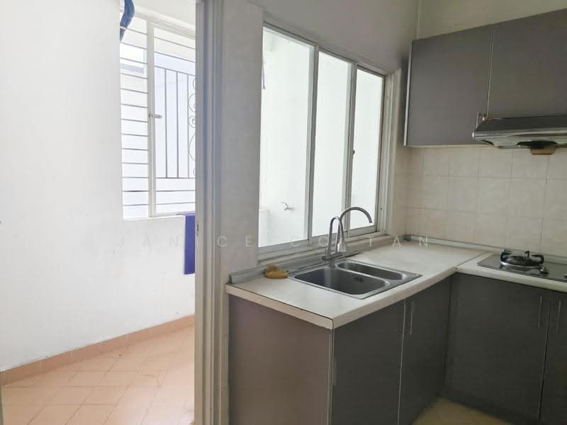 Kondominium untuk Dijual di Desa Impiana - Janice CC Tan - Kitchen - PropertyGuru.com.my