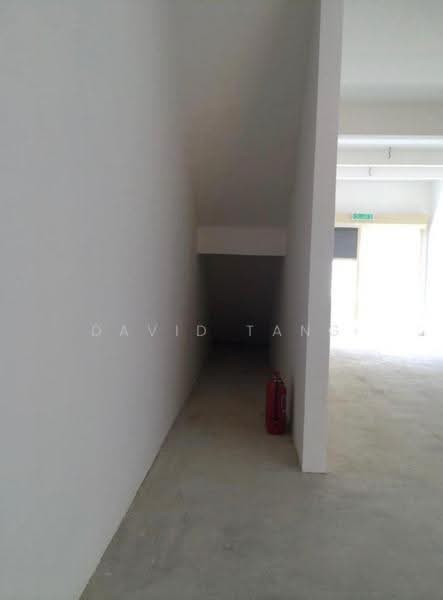 Shop for Sale in Semenyih Parklands (Beranang) - David Tang - Corridor - PropertyGuru.com.my