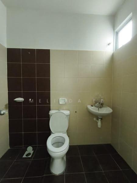 Rumah Kluster untuk Dijual di Taman Scientex Kulai (Sedenak) - Melinda Ee - Bathroom - PropertyGuru.com.my