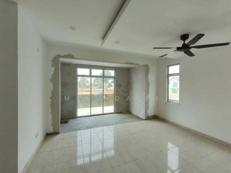 Rumah Kluster untuk Dijual di Taman Scientex Kulai (Sedenak) - Melinda Ee - Living Room - PropertyGuru.com.my