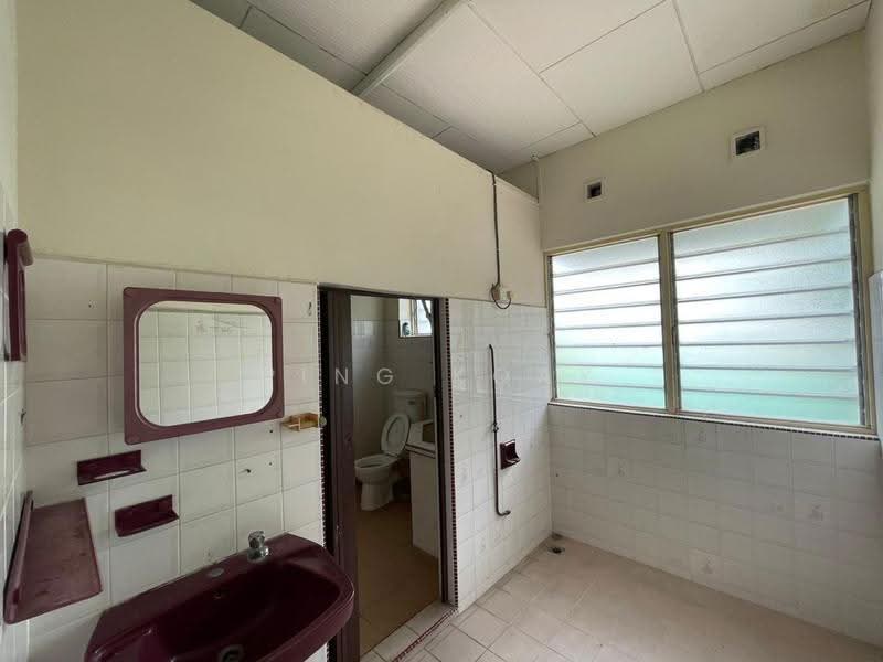 Rumah Berkembar untuk Dijual di Island Park (Jelutong) - Ping Koay - Bathroom - PropertyGuru.com.my