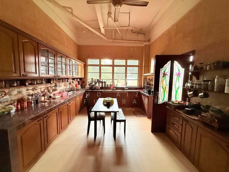 Bungalow House for Sale in Country Heights (Kajang) - Mohd Aizat Saiful Bahri - Kitchen - PropertyGuru.com.my