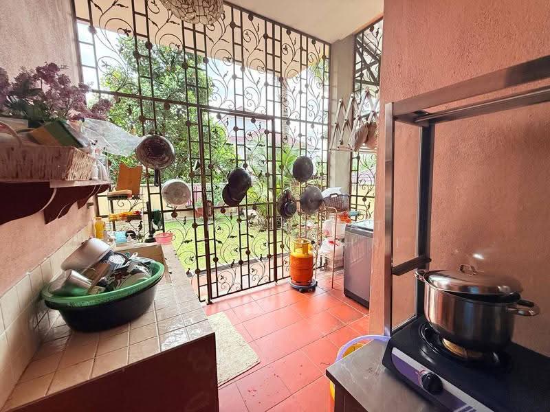 Bungalow House for Sale in Country Heights (Kajang) - Mohd Aizat Saiful Bahri - Kitchen - PropertyGuru.com.my