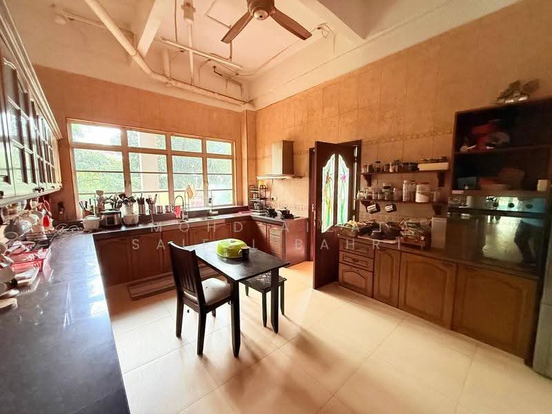 Bungalow House for Sale in Country Heights (Kajang) - Mohd Aizat Saiful Bahri - Kitchen - PropertyGuru.com.my