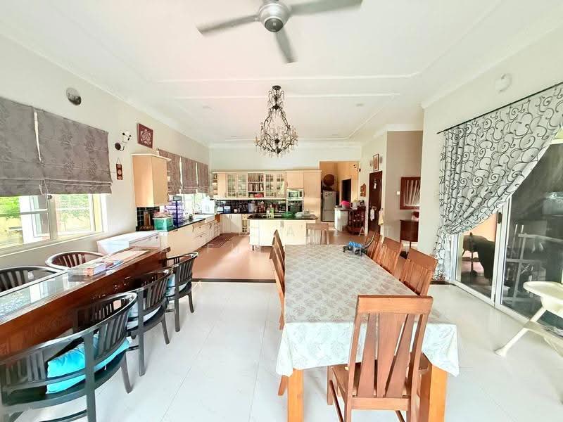 Bungalow House for Sale in Country Heights (Kajang) - Mohd Aizat Saiful Bahri - Kitchen - PropertyGuru.com.my