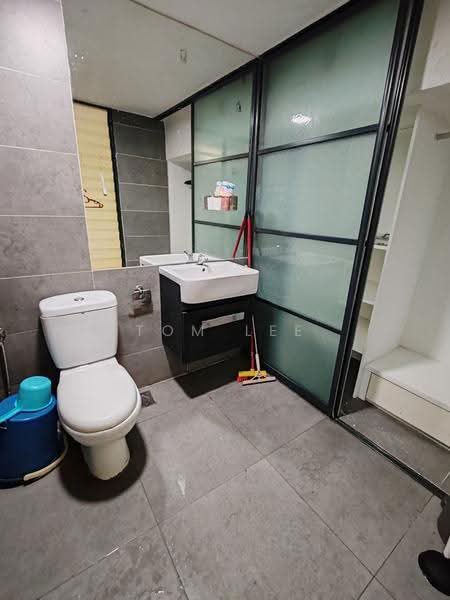 Kediaman Servis untuk Dijual di Empire Damansara - Tom Lee - Bathroom - PropertyGuru.com.my