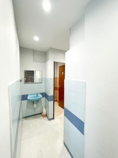 Pejabat untuk Disewa di Petaling Jaya (Selangor) - Peggy Lim - Bathroom - PropertyGuru.com.my