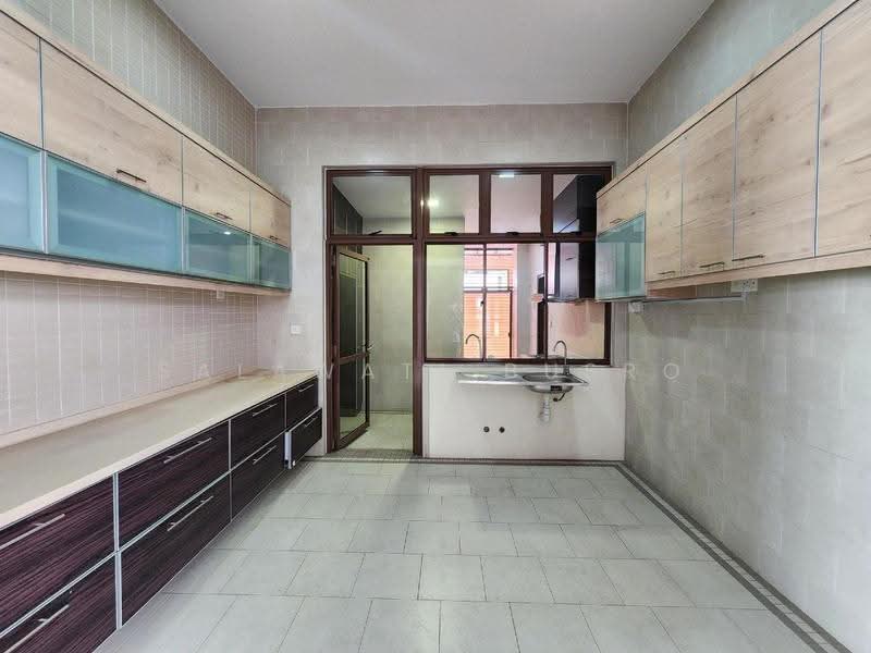 Rumah Teres 2-Tingkat untuk Dijual di Bukit Jelutong (Shah Alam) - Salawati Busro - Kitchen - PropertyGuru.com.my