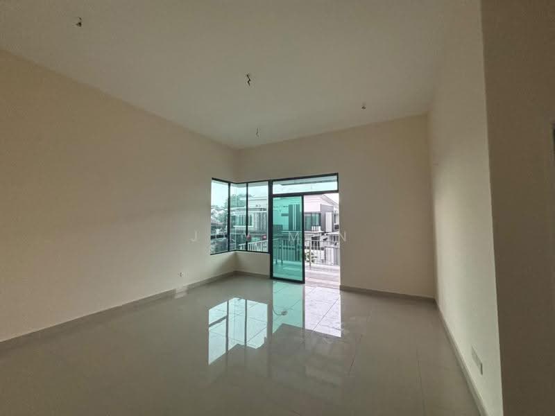 Rumah Kluster untuk Dijual di Taman Ungku Tun Aminah (Skudai) - Joy Min - Living Room - PropertyGuru.com.my