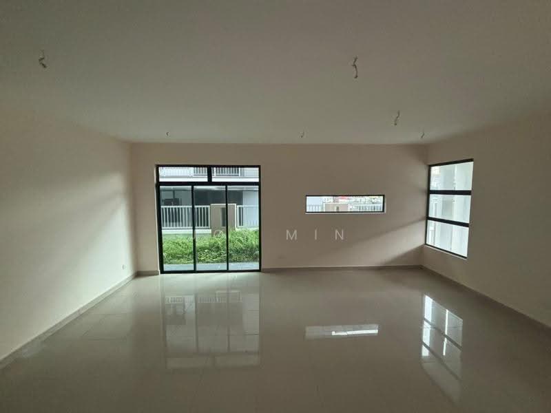 Rumah Kluster untuk Dijual di Taman Ungku Tun Aminah (Skudai) - Joy Min - Living Room - PropertyGuru.com.my