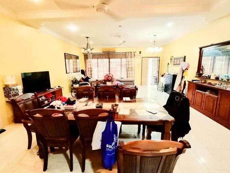 Rumah Teres 2-Tingkat untuk Dijual di Bandar Nusa Rhu (Shah Alam) - Salawati Busro - Living Room - PropertyGuru.com.my