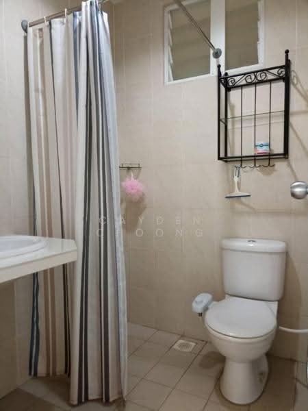 Kondominium untuk Disewa di Desa Airmas Condominium - Cayden Choong - Bathroom - PropertyGuru.com.my