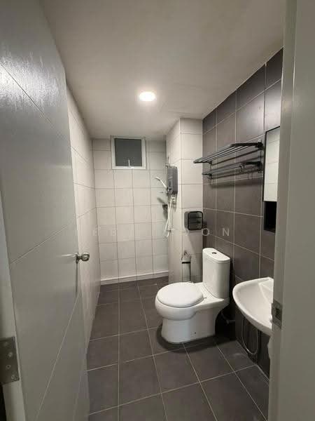 Kondominium untuk Disewa di Fairview Residence - Febe Soon - Bathroom - PropertyGuru.com.my