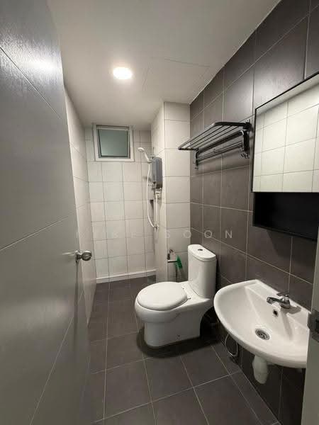 Kondominium untuk Disewa di Fairview Residence - Febe Soon - Bathroom - PropertyGuru.com.my