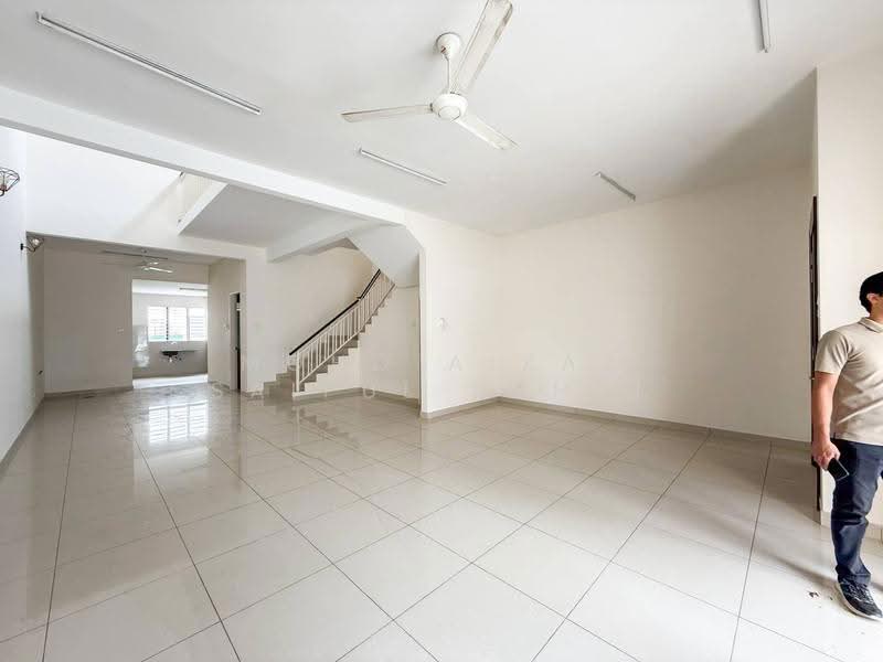 2-storey Terraced House for Sale in Kajang (Selangor) - Mohd Aizat Saiful Bahri - Living Room - PropertyGuru.com.my