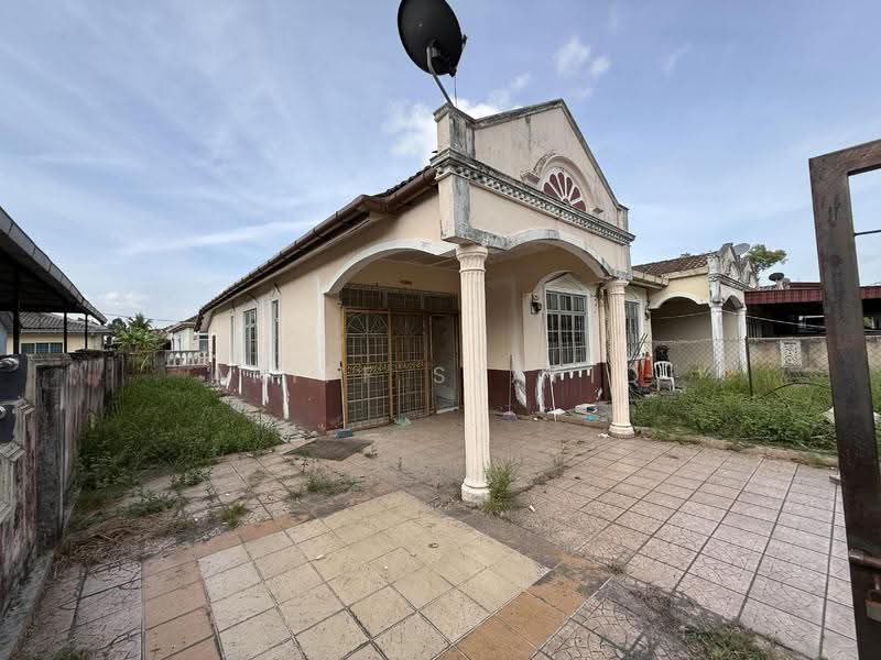 1-storey Terraced House for Sale in Taman Desa Cempaka (Nilai) - Ariff Syafiq - Exterior - PropertyGuru.com.my