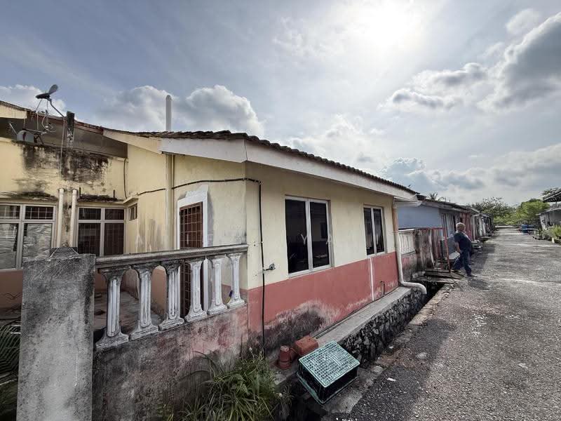 1-storey Terraced House for Sale in Taman Desa Cempaka (Nilai) - Ariff Syafiq - Exterior - PropertyGuru.com.my