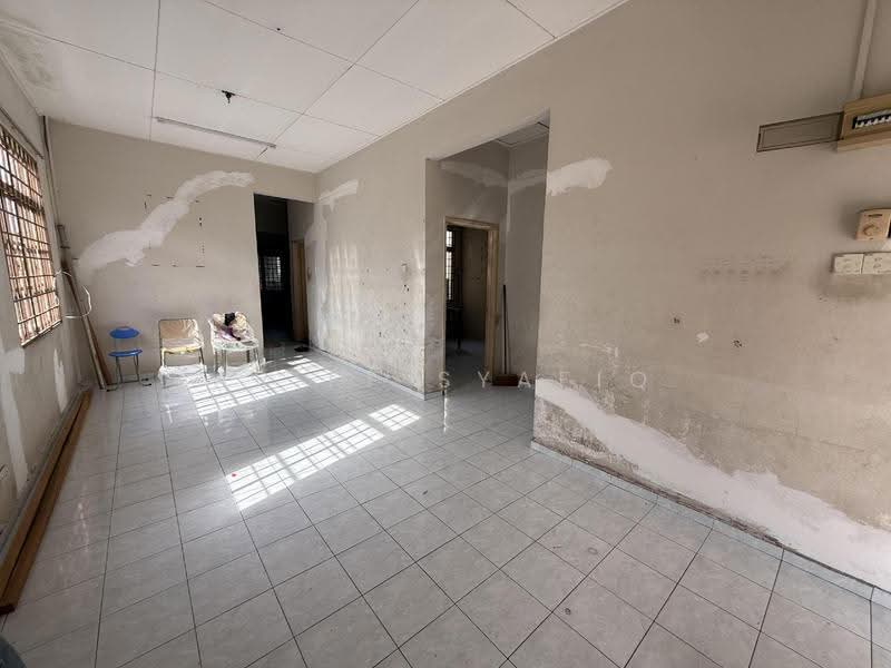 1-storey Terraced House for Sale in Taman Desa Cempaka (Nilai) - Ariff Syafiq - Living Room - PropertyGuru.com.my