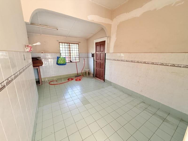 1-storey Terraced House for Sale in Taman Desa Cempaka (Nilai) - Ariff Syafiq - Interior - PropertyGuru.com.my