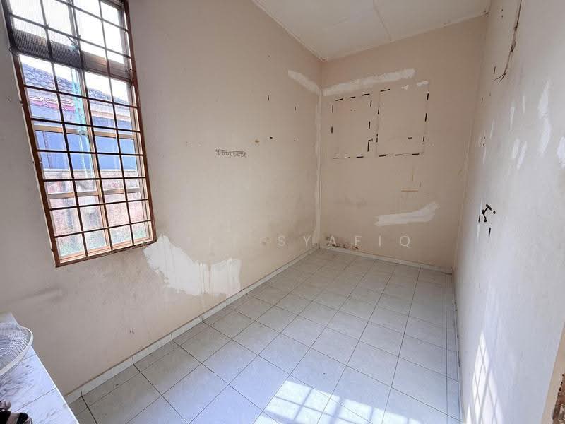 1-storey Terraced House for Sale in Taman Desa Cempaka (Nilai) - Ariff Syafiq - Interior - PropertyGuru.com.my