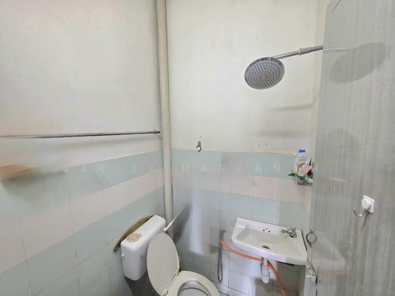 1-storey Terraced House for Sale in Klang (Selangor) - Sariza Hartanah - Bathroom - PropertyGuru.com.my