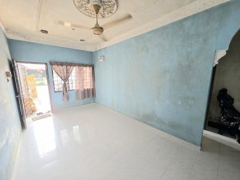 1-storey Terraced House for Sale in Klang (Selangor) - Sariza Hartanah - Living Room - PropertyGuru.com.my