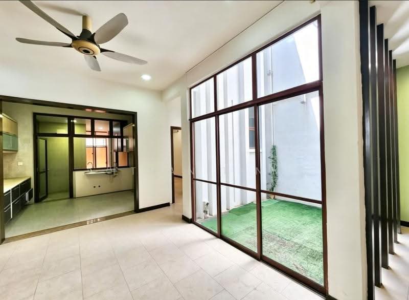 Rumah Teres 2-Tingkat untuk Dijual di Lagenda, Bukit Jelutong (Shah Alam) - Ethan Ting - Kitchen - PropertyGuru.com.my