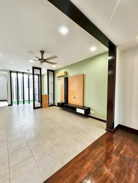 Rumah Teres 2-Tingkat untuk Dijual di Lagenda, Bukit Jelutong (Shah Alam) - Ethan Ting - Living Room - PropertyGuru.com.my