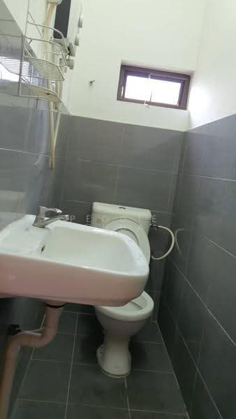 Rumah Teres 1-Tingkat untuk Disewa di Taman Serene (Johor Bahru) - Peggie Chua - Bathroom - PropertyGuru.com.my
