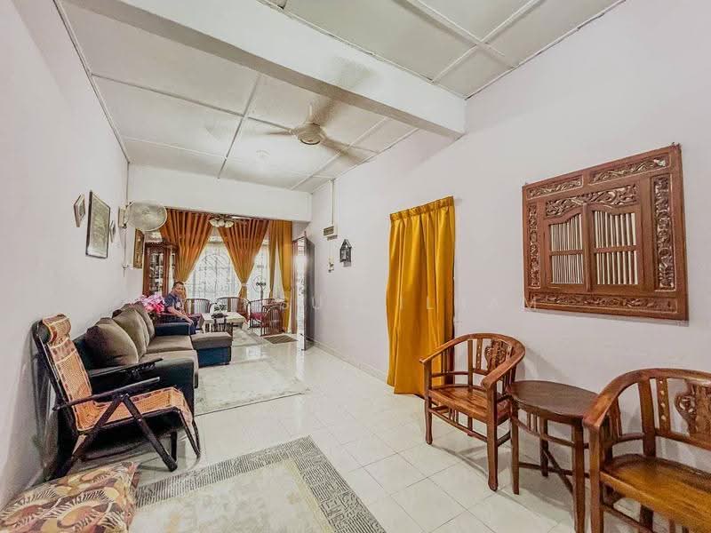 1-storey Terraced House for Sale in Klang (Selangor) - Syamsul Ilham - Living Room - PropertyGuru.com.my