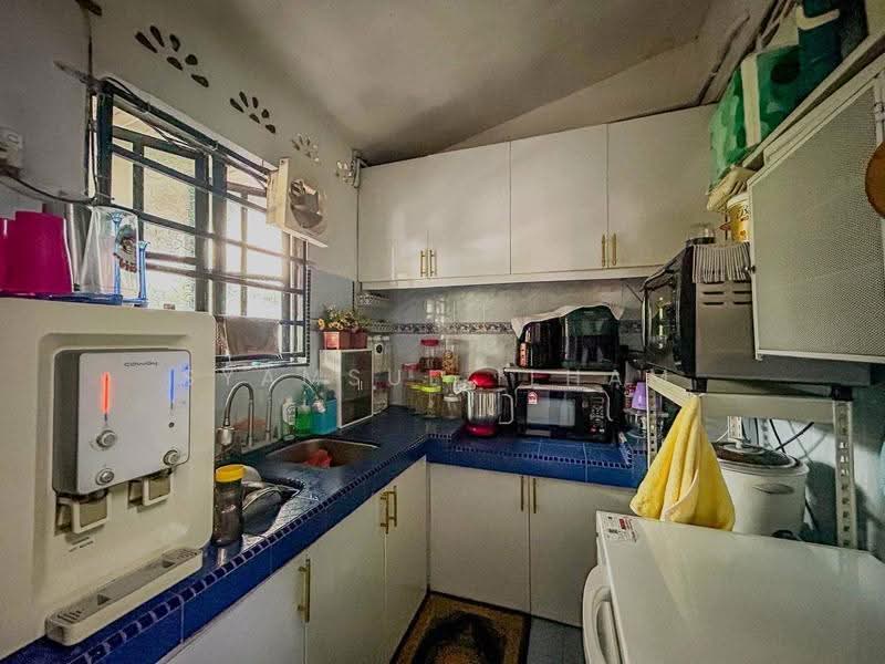 1-storey Terraced House for Sale in Klang (Selangor) - Syamsul Ilham - Kitchen - PropertyGuru.com.my