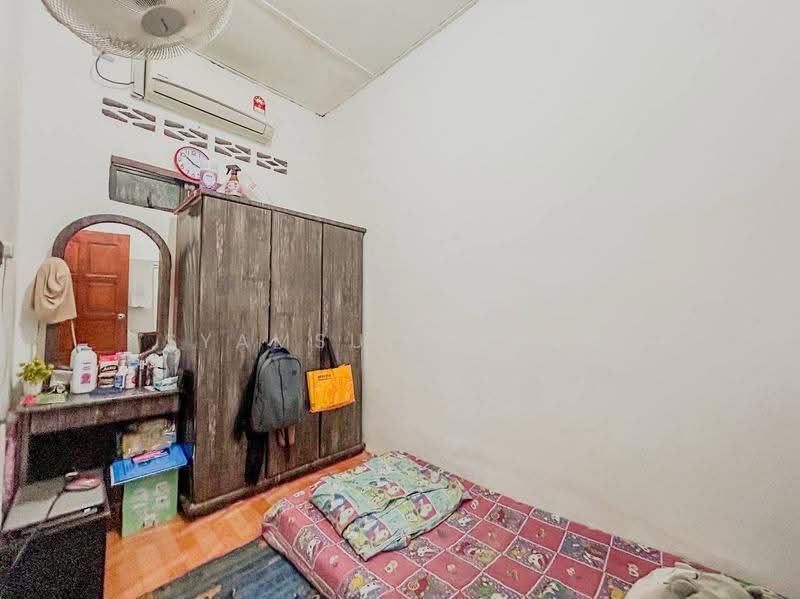 1-storey Terraced House for Sale in Klang (Selangor) - Syamsul Ilham - Bedroom - PropertyGuru.com.my