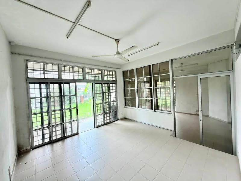 Semi-Detached House for Sale in Taman Munshi Ibrahim (Tampoi) - Jordan Oh - Living Room - PropertyGuru.com.my