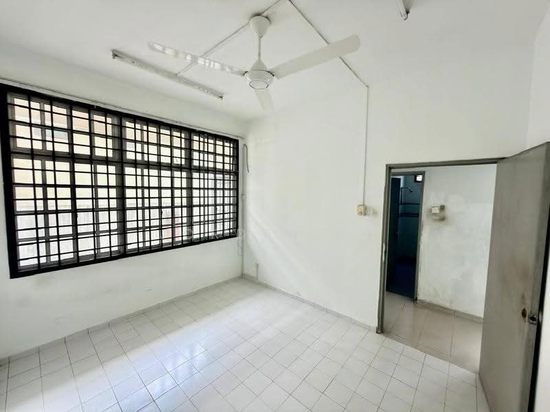 Semi-Detached House for Sale in Taman Munshi Ibrahim (Tampoi) - Jordan Oh - Interior - PropertyGuru.com.my
