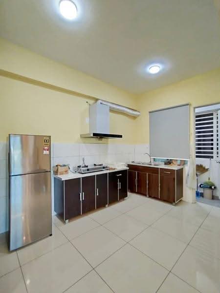 Kondominium untuk Dijual di The Navens - Quinn Loh - Kitchen - PropertyGuru.com.my