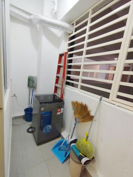 Kondominium untuk Dijual di The Navens - Quinn Loh - Balcony - PropertyGuru.com.my