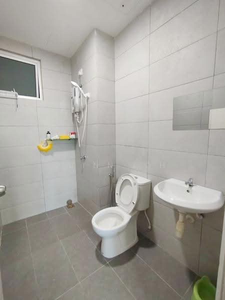 Kondominium untuk Dijual di The Navens - Quinn Loh - Bathroom - PropertyGuru.com.my