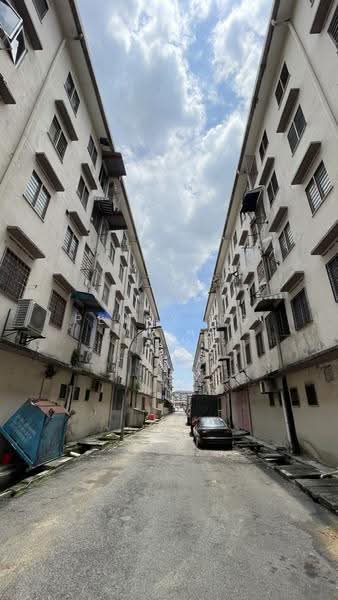 Pangsapuri untuk Dijual di Subang Perdana Goodyear Court 7 - Penny Ng - Exterior - PropertyGuru.com.my