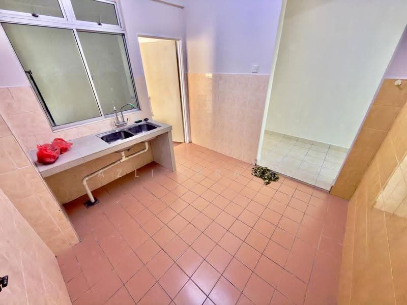 Pangsapuri untuk Dijual di Taman LTAT - Azli Ibrahim - Kitchen - PropertyGuru.com.my