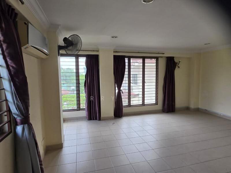2.5-storey Terraced House for Sale in Puchong (Selangor) - Terry Yee - Living Room - PropertyGuru.com.my