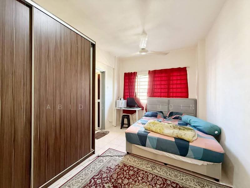Pangsapuri untuk Dijual di Pangsapuri Permai Puteri - Abid Sabarudin - Bedroom - PropertyGuru.com.my