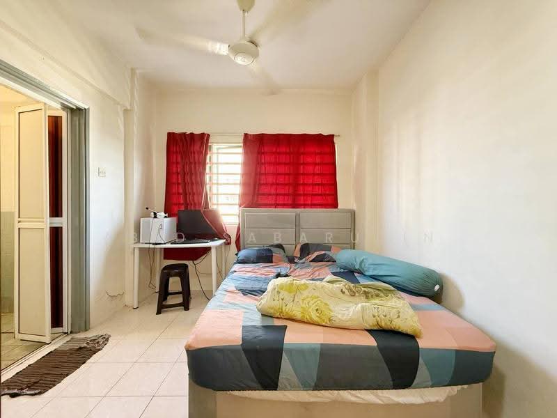 Pangsapuri untuk Dijual di Pangsapuri Permai Puteri - Abid Sabarudin - Bedroom - PropertyGuru.com.my