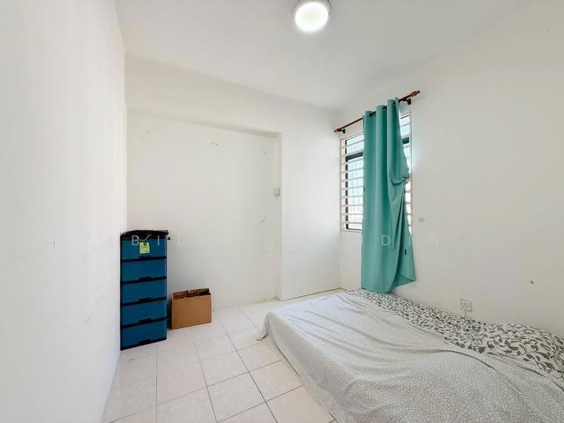 Pangsapuri untuk Dijual di Pangsapuri Permai Puteri - Abid Sabarudin - Bedroom - PropertyGuru.com.my