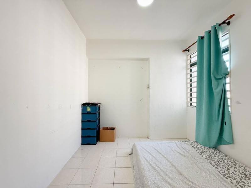 Pangsapuri untuk Dijual di Pangsapuri Permai Puteri - Abid Sabarudin - Bedroom - PropertyGuru.com.my