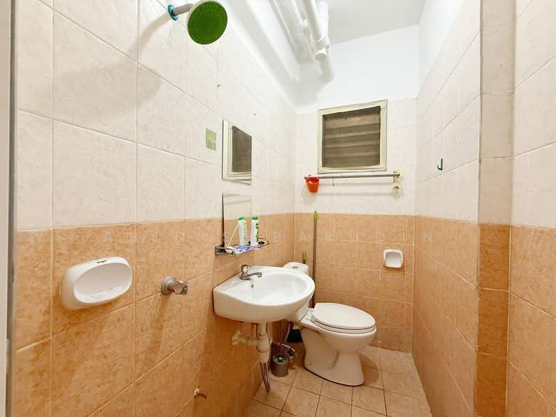 Pangsapuri untuk Dijual di Pangsapuri Permai Puteri - Abid Sabarudin - Bathroom - PropertyGuru.com.my