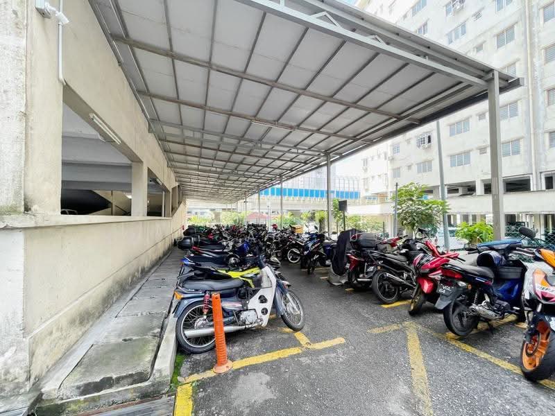 Pangsapuri untuk Dijual di Pangsapuri Permai Puteri - Abid Sabarudin - Car Park - PropertyGuru.com.my