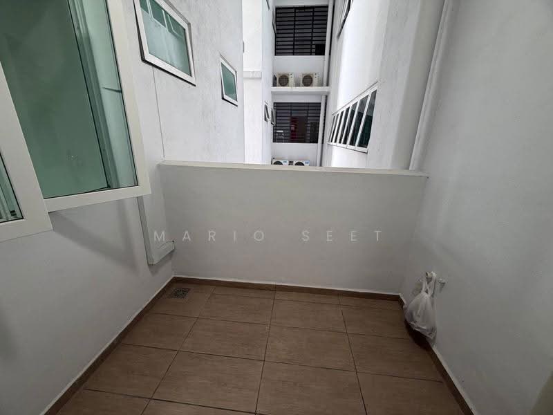 Kondominium untuk Dijual di Parkland Residence - Mario Seet - Balcony - PropertyGuru.com.my