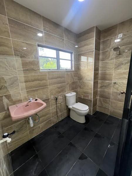 Rumah Teres 2-Tingkat untuk Dijual di Taman Putri Kulai (Kulai) - Serene Teh - Bathroom - PropertyGuru.com.my
