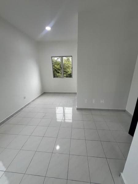 Rumah Teres 2-Tingkat untuk Dijual di Taman Putri Kulai (Kulai) - Serene Teh - Interior - PropertyGuru.com.my