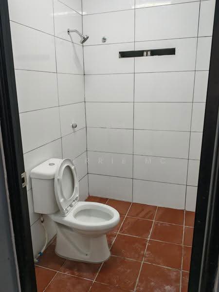 Warehouse for Rent in Kampung Baru Ampang (Ampang) - Sherrie MC - Bathroom - PropertyGuru.com.my